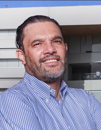 Dr. César González Vargas