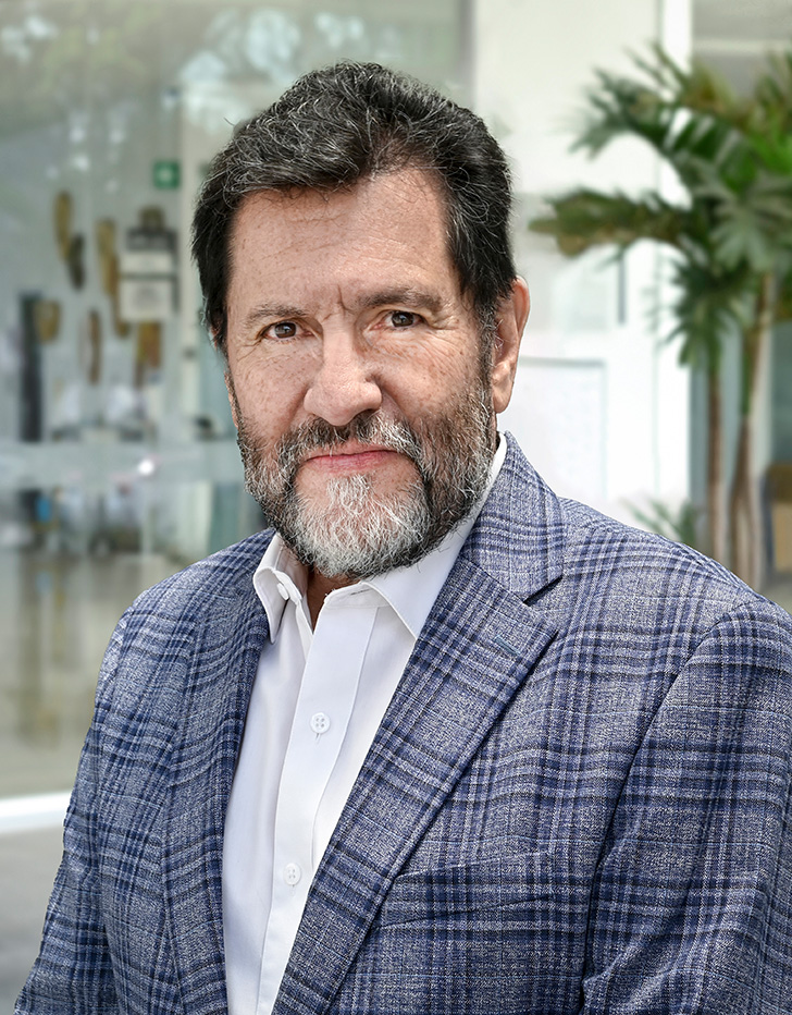 Dr. Alejandro Espinosa Schoelly