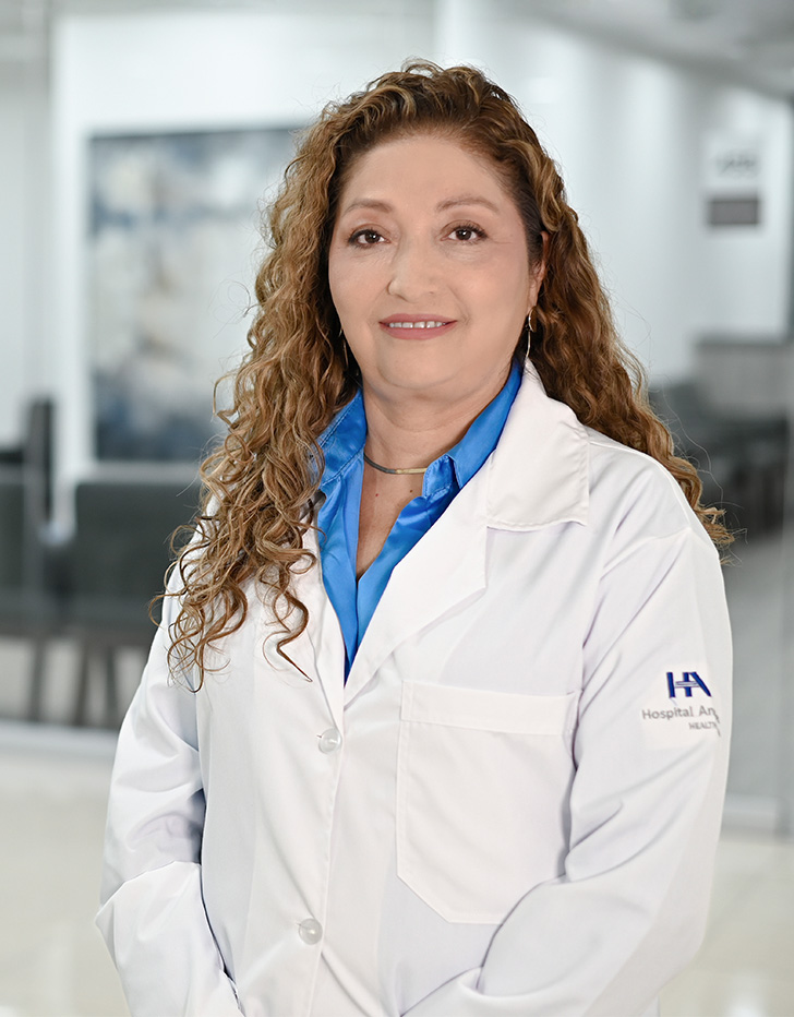 Dra. Carla Lorena Echevarria Cespedes