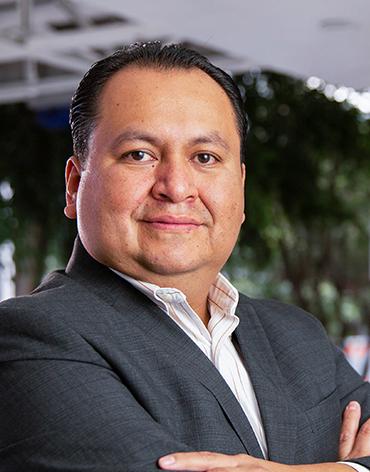 Dr. César Reyes Elizondo