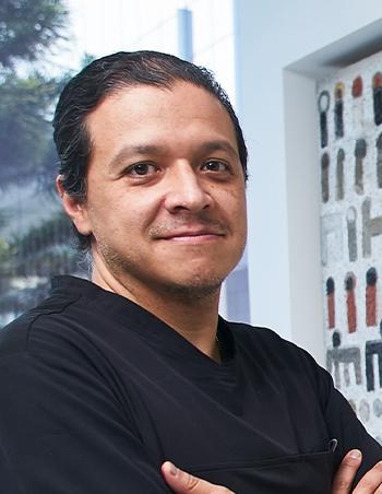 Dr. EFREN KASSIM Yaber Gómez